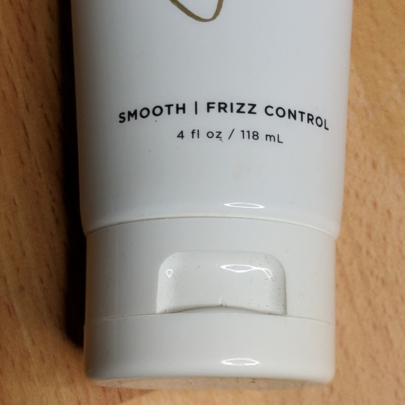 MISSIO Smooth & Frizz Control Hair Styling Cream - Picture 2 of 5